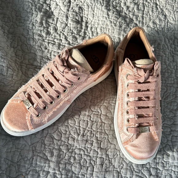 NIB!!! UGG Milo Spill Seam Sneakers - Picture 3 of 8